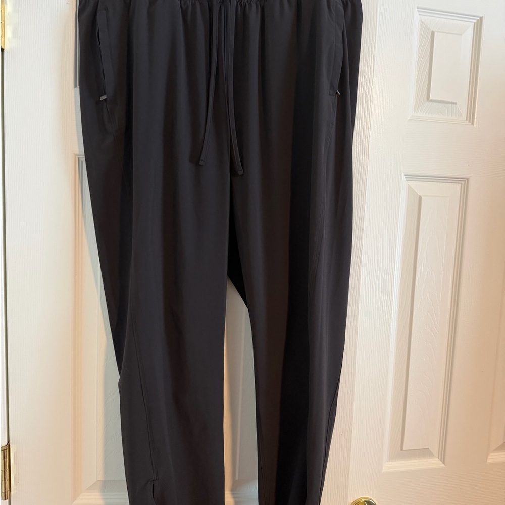 Black Ankle-Length Women's Pants
